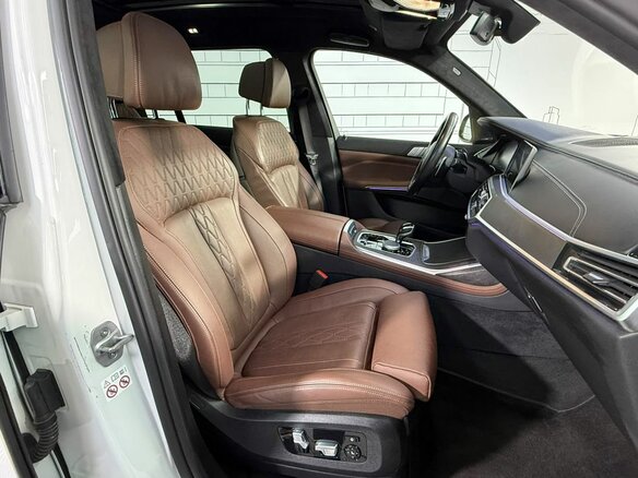 2022 BMW X7 40d I (G07), белый, 9495000 рублей - вид 27
