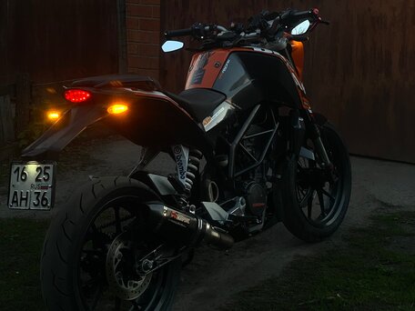 2011 KTM 125 Duke, оранжевый, 265000 рублей, вид 4