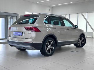 2017 Volkswagen Tiguan II, бежевый, 2300000 рублей, вид 5