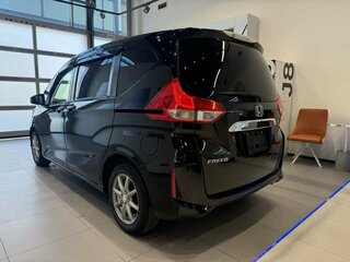 2017 Honda Freed II, чёрный, 1340000 рублей, вид 4