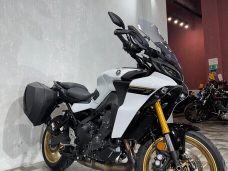 2023 Yamaha MT-09 Tracer (FJ-09), белый, 1410000 рублей, вид 4