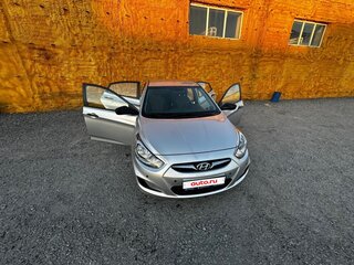 2011 Hyundai Solaris I, серебристый, 830000 рублей, вид 1