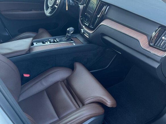 2018 Volvo XC60 II, белый, 3700000 рублей - вид 2