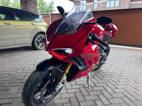 2024 Ducati Panigale V4, красный, 3150000 рублей, вид 2
