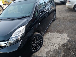 2011 Toyota ISis I Рестайлинг, чёрный, 1400000 рублей, вид 3