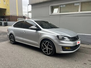 2016 Volkswagen Polo V Рестайлинг, серебристый, 860000 рублей, вид 1
