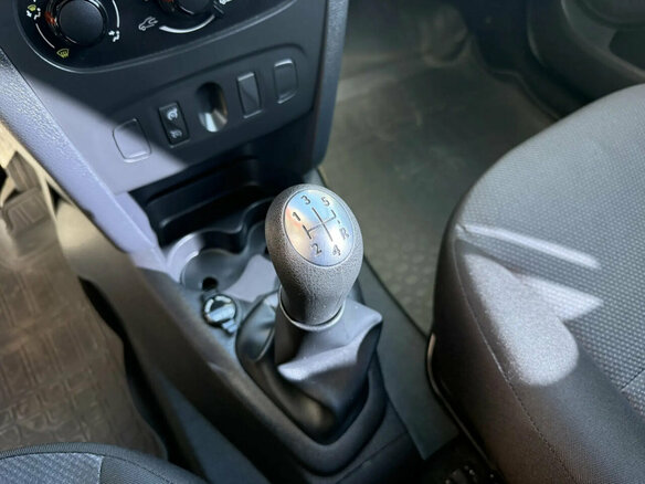2014 Renault Sandero II, красный - вид 12