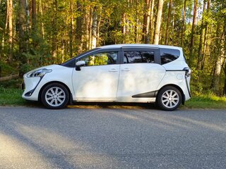 2020 Toyota Sienta II Рестайлинг, белый, 1750000 рублей, вид 3