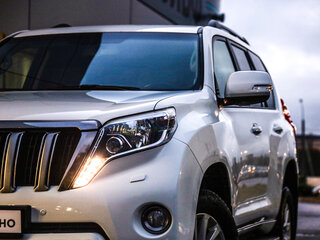 2015 Toyota Land Cruiser Prado 150 Series Рестайлинг 1, белый, 3194000 рублей, вид 2
