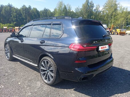 2021 BMW X7 40i I (G07), чёрный, 8570000 рублей, вид 4