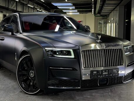 2023 Rolls-Royce Ghost Black Badge II (Series I), чёрный, 31500000 рублей, вид 1