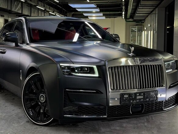 2023 Rolls-Royce Ghost Black Badge II (Series I), чёрный