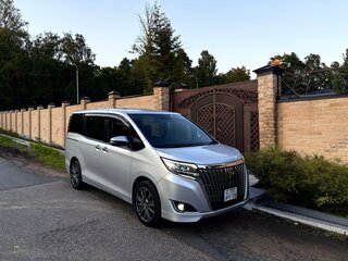 2018 Toyota Esquire I Рестайлинг, серебристый, 2550000 рублей, вид 2