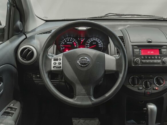 2011 Nissan Note I Рестайлинг, красный - вид 17