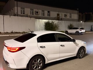 2021 Kia Rio IV Рестайлинг, серый, 1050000 рублей, вид 5