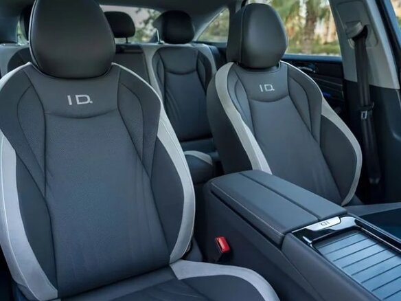 2025 Volkswagen ID.7 85 kWh, серый - вид 16