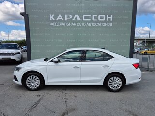 2021 Skoda Octavia IV (A8), белый, 2320000 рублей, вид 3