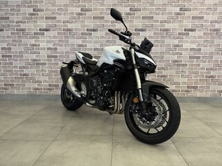 2025 Honda CB 1000 Hornet, белый, 1275000 рублей, вид 4