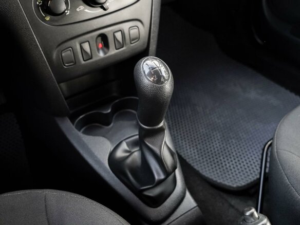 2017 Renault Logan II, белый - вид 15