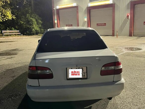 2000 Toyota Corolla VIII (E110) Рестайлинг, белый, 320000 рублей - вид 2