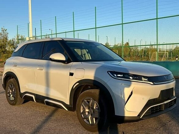 2024 BYD Yuan Up 45.12 kWh, серебристый, 1850000 рублей