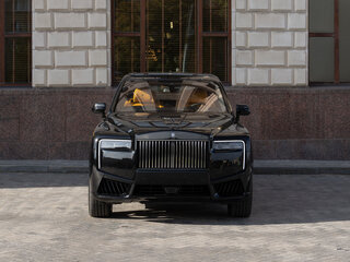2026 Rolls-Royce Cullinan Black Badge I Рестайлинг (Series II), чёрный, 67790000 рублей, вид 2