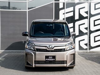 2018 Toyota Voxy III (R80) Рестайлинг, серый, 2445000 рублей, вид 3