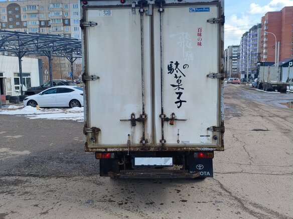 2004 Toyota Dyna, белый, 2100000 рублей - вид 4