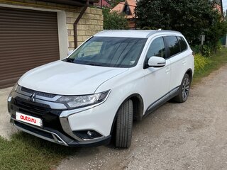 2019 Mitsubishi Outlander III Рестайлинг 3, белый, 1850000 рублей, вид 1