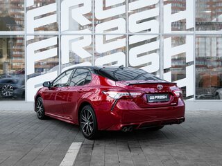 2021 Toyota Camry VIII (XV70) Рестайлинг, красный, 2799000 рублей, вид 2