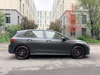2023 Volkswagen Golf GTI VIII, серый, 4677700 рублей, вид 4
