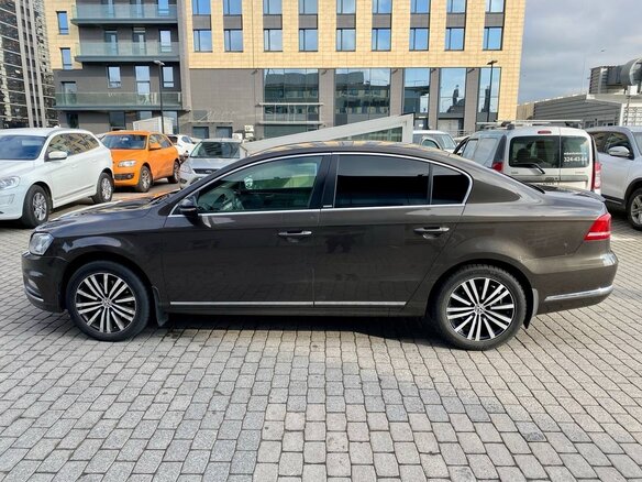 2014 Volkswagen Passat B7, коричневый - вид 8