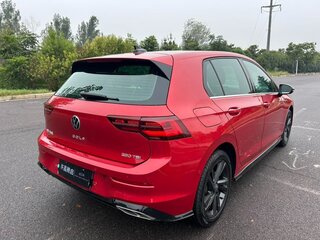 2023 Volkswagen Golf VIII, красный, 1630000 рублей, вид 5