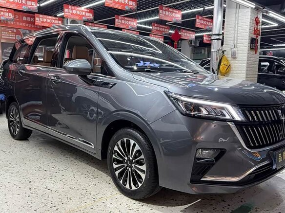 2022 Wuling Jiachen, серый, 1615000 рублей