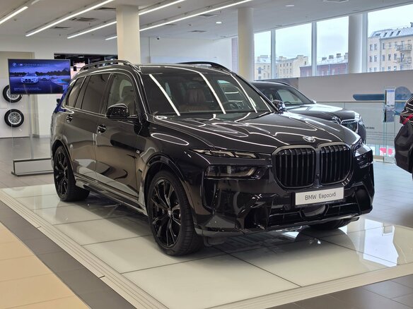 2026 BMW X7 40d I (G07) Рестайлинг, чёрный, 17490000 рублей - вид 2