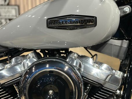 2025 Harley-Davidson Street Bob, серебристый, 2290000 рублей, вид 3