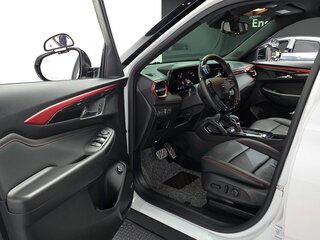 2023 Chevrolet TrailBlazer III Рестайлинг, белый, 1540000 рублей, вид 5