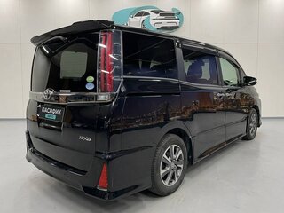 2021 Toyota Noah III (R80) Рестайлинг, чёрный, 1784009 рублей, вид 3