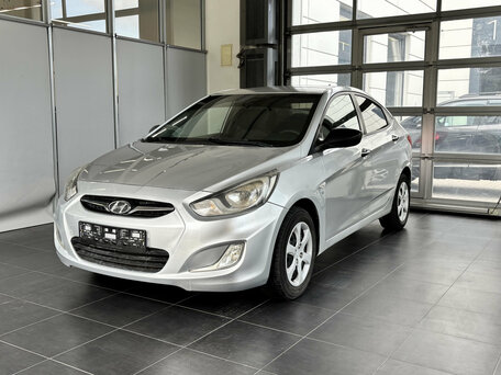 2014 Hyundai Solaris I, серебристый, 900000 рублей, вид 3