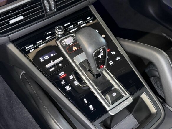2022 Porsche Cayenne GTS Coupé III, чёрный - вид 15