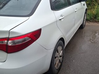 2012 Kia Rio 5-speed III, белый, 560000 рублей, вид 4