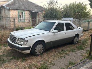 1992 Mercedes-Benz E-Класс 220 I (W124), белый, 225000 рублей, вид 1