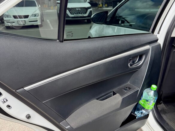 2013 Toyota Corolla XI (E160, E170, E180), белый, 1100000 рублей - вид 11
