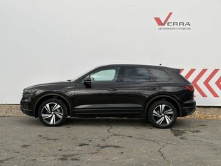 2018 Volkswagen Touareg III, коричневый, 3520000 рублей, вид 3
