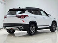 2022 Kia KX3, белый, 1370000 рублей - вид 3