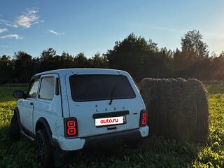 2014 Lada (ВАЗ) 2121 (4x4) Urban I Рестайлинг, белый, 460000 рублей, вид 4