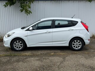 2013 Hyundai Solaris I, белый, 799999 рублей, вид 4