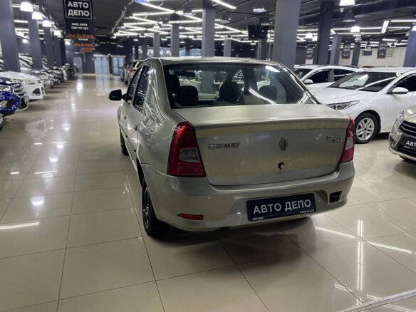 2011 Renault Logan I Рестайлинг, бежевый, 250000 рублей - вид 5