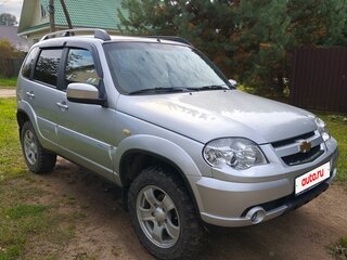 2012 Chevrolet Niva I Рестайлинг, серебристый, 530000 рублей, вид 3