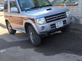 2009 Mitsubishi Pajero Mini II, серый, 852000 рублей, вид 1